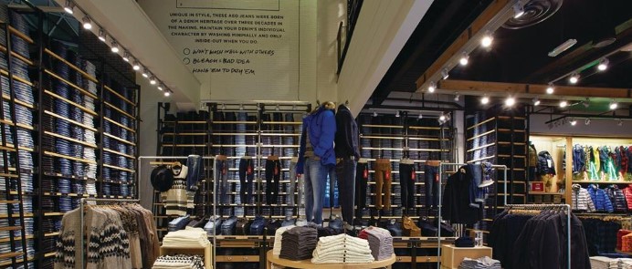 "American Eagle Unveils New Collection: Embracing Style and Comfort for the Modern Generation"
