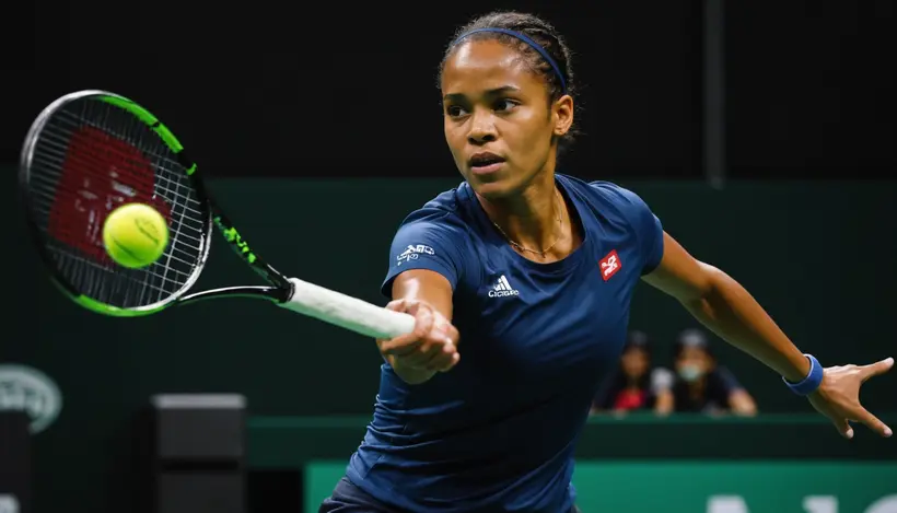 Leylah Fernandez Continues Dominant Run to Hong Kong Quarterfinals